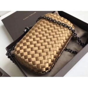 Bottega Veneta Knot Clutch In Boucher Intreccio Gold