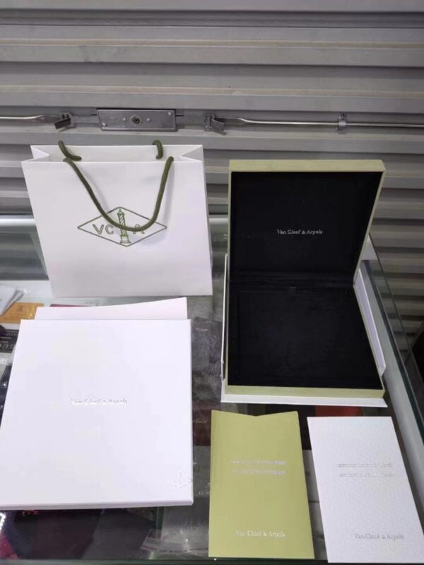 Original Copy Van Cleef & Arpels Long Necklace Packaging (Complete set of price)