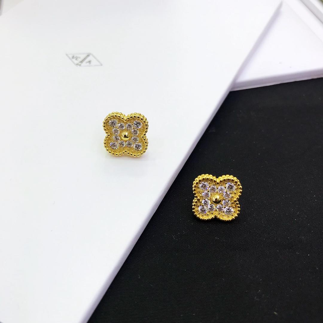 Van Cleef & Arpels Magic Vintage Earrings With Diamond 3 Colors - Image 5