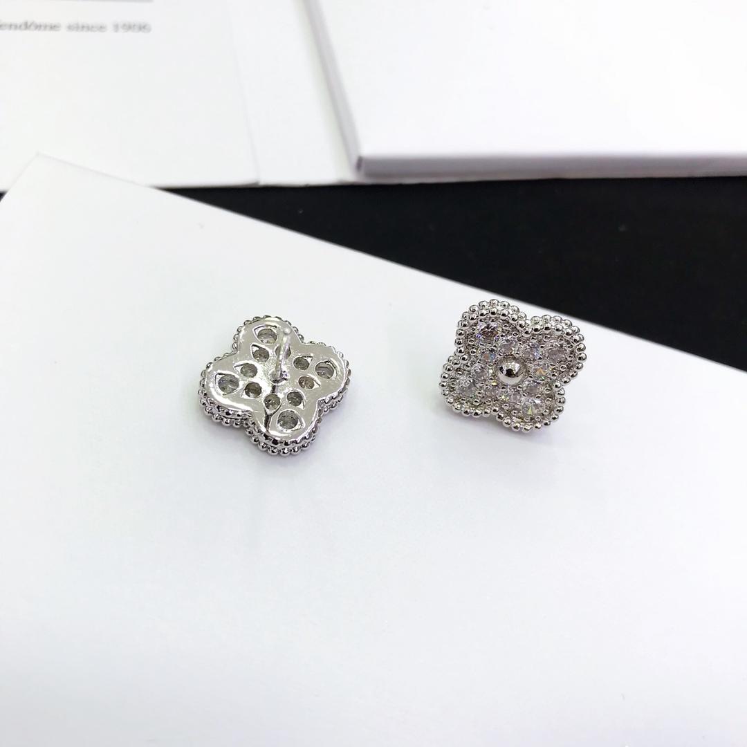 Van Cleef & Arpels Magic Vintage Earrings With Diamond 3 Colors - Image 8