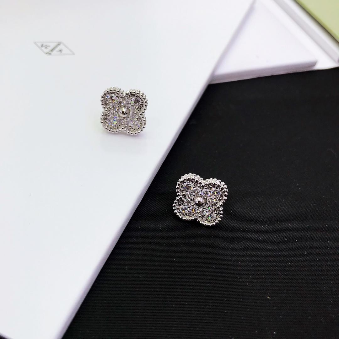Van Cleef & Arpels Magic Vintage Earrings With Diamond 3 Colors - Image 7
