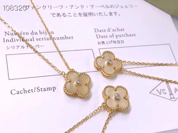 Van Cleef & Arpels Vintage Alhambra Pendant Yellow Gold Mother-of-Pearl With Diamond - Image 4