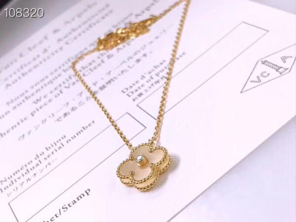 Van Cleef & Arpels Vintage Alhambra Pendant Yellow Gold Mother-of-Pearl With Diamond - Image 5