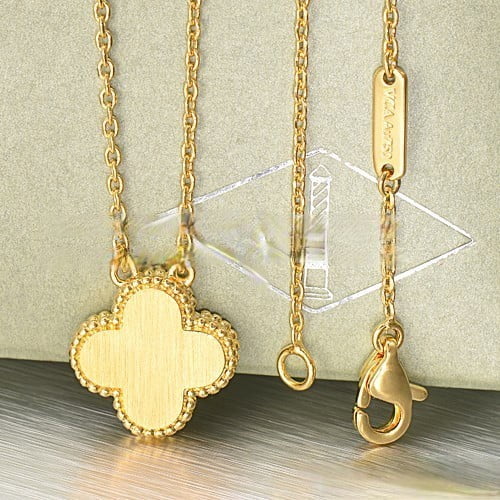 Van Cleef & Arpels Vintage Alhambra Pendant Yellow Gold With Carnelian Mother Of Pearl Round Diamonds - Image 4