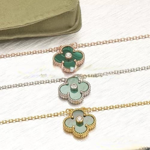 Van Cleef & Arpels Vintage Alhambra Pendant Yellow Gold With Malachite Mother Of Pearl Round Diamonds - Image 5