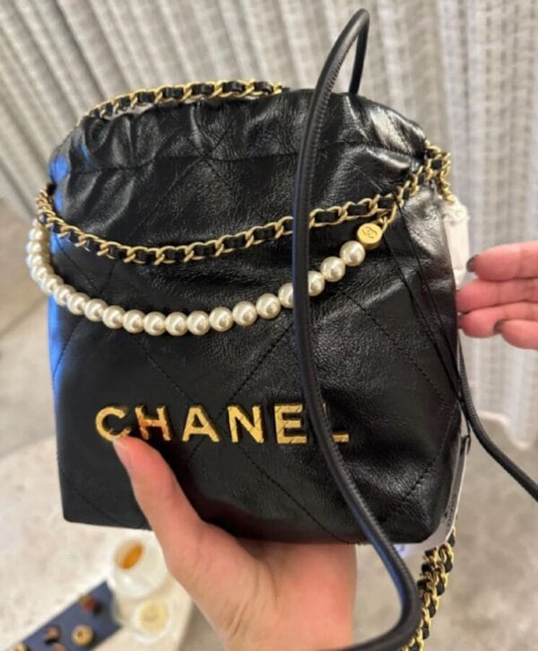 Chanel 22 Mini Handbag Black - Image 2