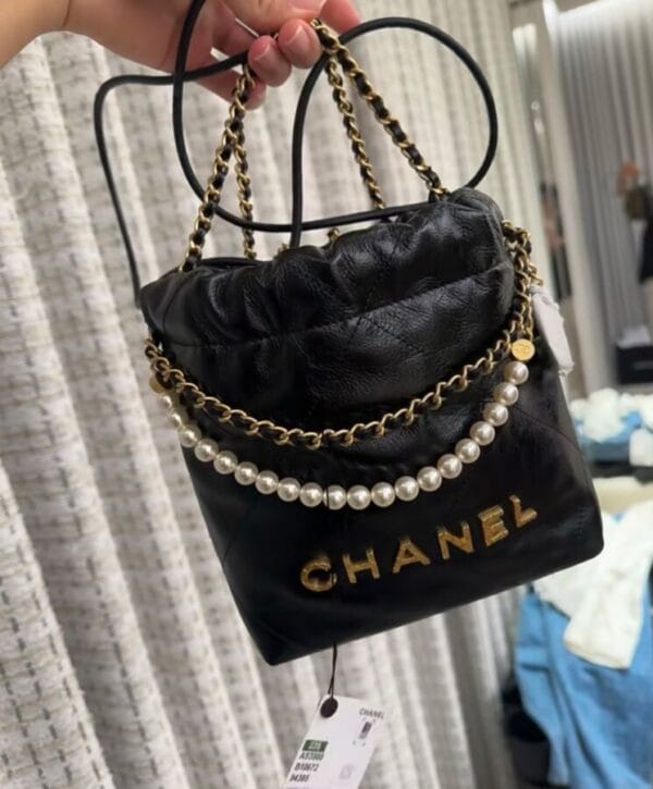 Chanel 22 Mini Handbag Black - Image 4