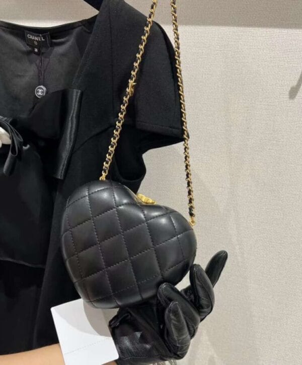 Chanel Heart Minaudiere AS4027 Black - Image 3