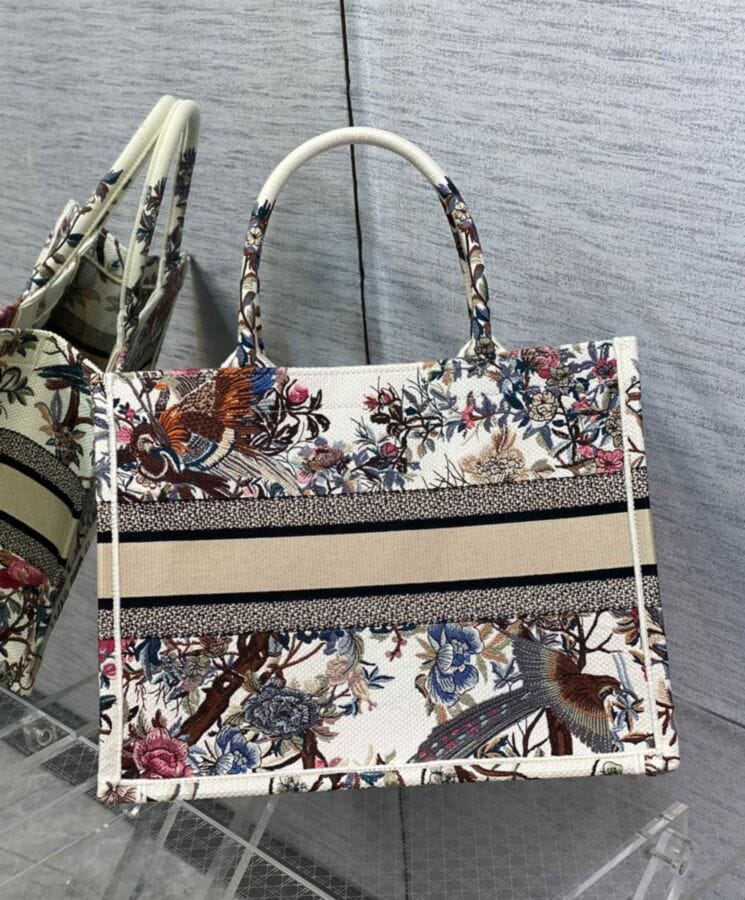 Dior Medium Dior Book Tote Cream - Image 2