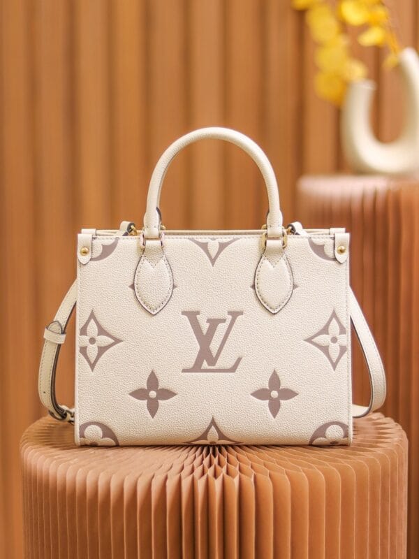 LV M45654 OnTheGo PM Bag - Image 4