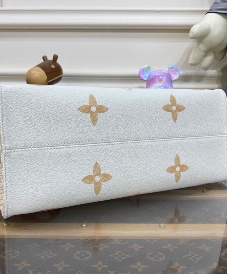 Louis Vuitton OnTheGo MM M22975 Apricot - Image 4